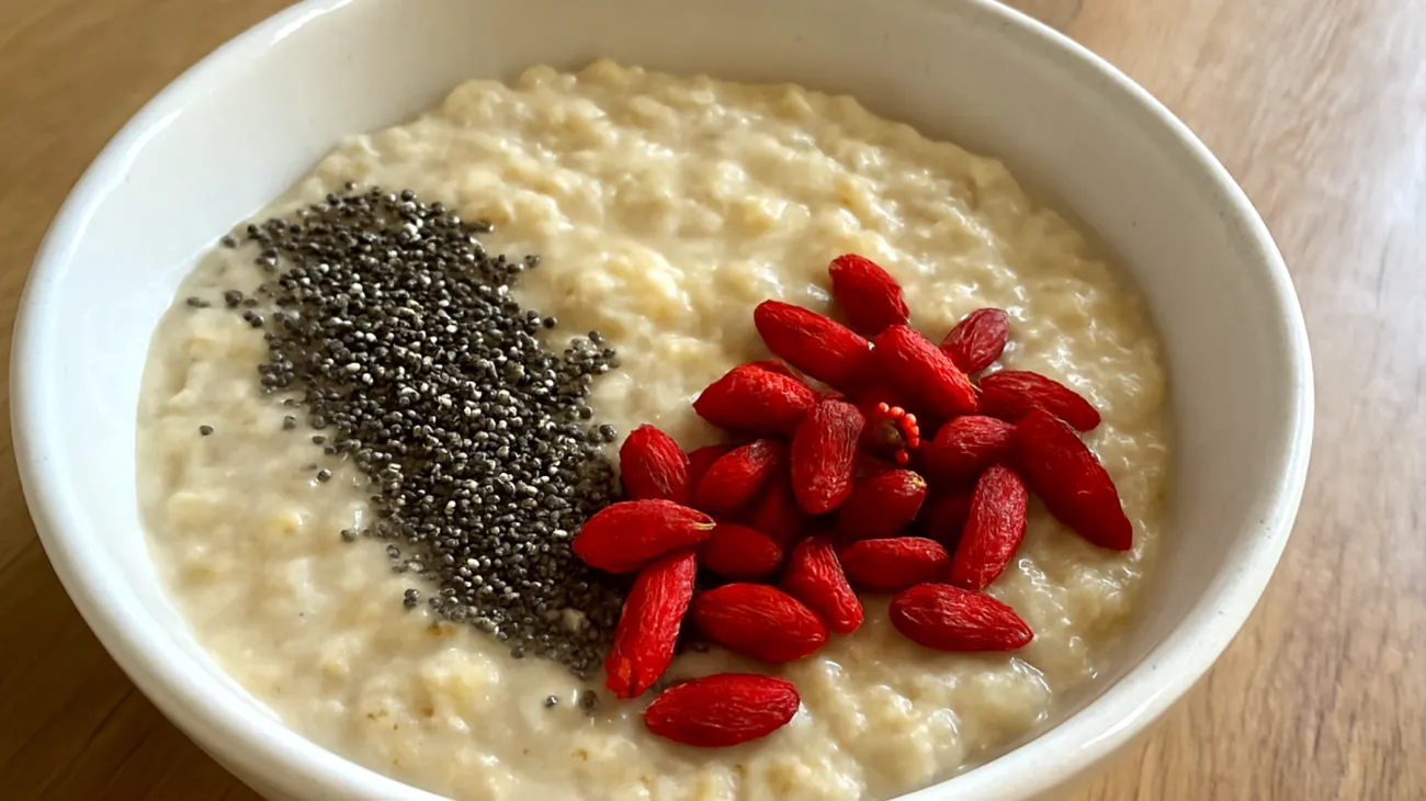 Porridge d'avoine aux graines de chia et baies de goji"